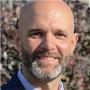 Profesor de Emergencias Sanitarias apto para todas las edades.